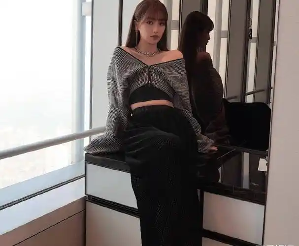 原创the9成员出席活动虞书欣时尚露香肩我却被谢可寅的真实身材吸引