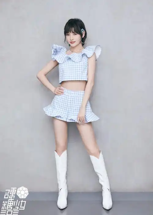 硬糖少女303赵粤清新甜美写真好美