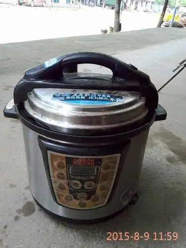 苏泊尔电压力锅ylb60—100插上电源显示e4什么原因?