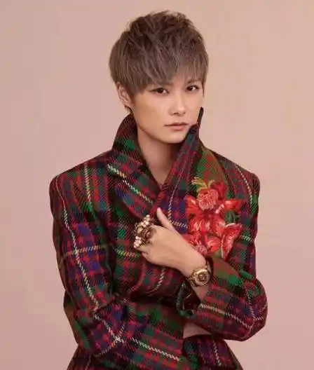 明星蜡像大赏:杨幂造型雷人又好笑,易烊千玺三秒破功:我不理解_李冰冰