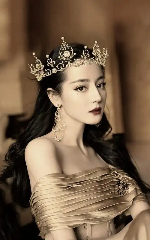 迪丽热巴真的拯救了我的审美,热巴多带王冠吧@dear-迪丽热巴