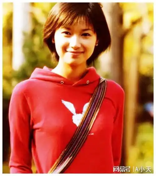 书法才女徐静蕾从小字写的就不错还是个有实力的导演