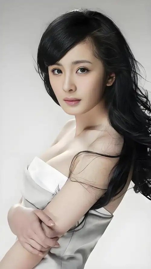 2012 年,杨幂成立个人工作室,展现出强大的商业头脑和对事业的掌控力