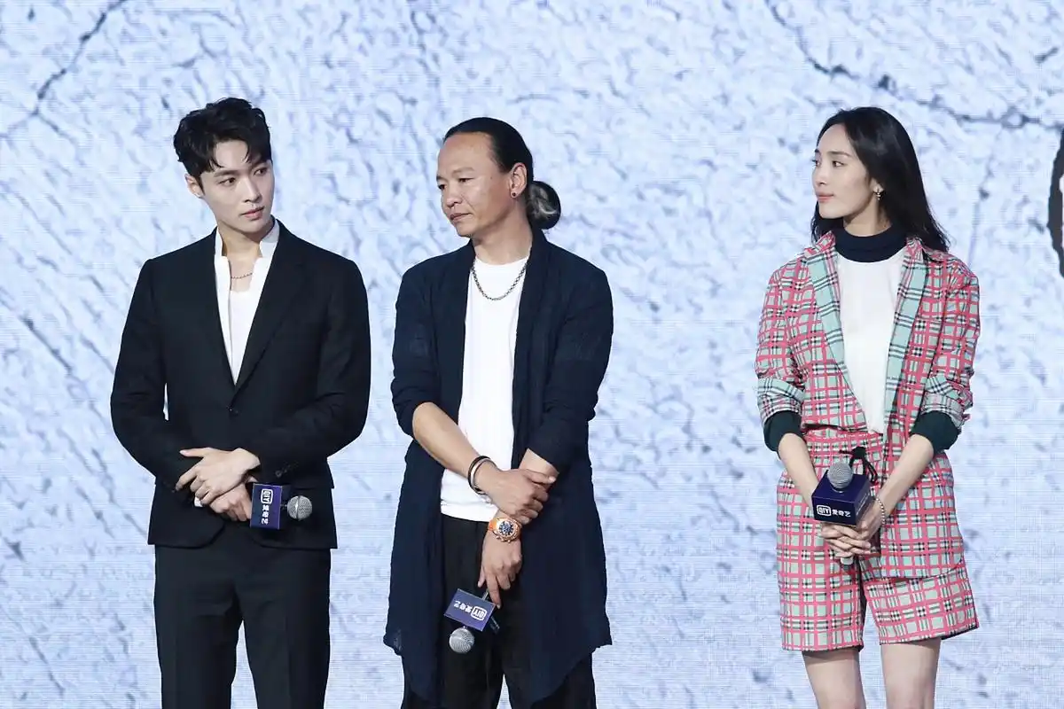 张艺兴综艺示爱杨紫,坦露想结婚.