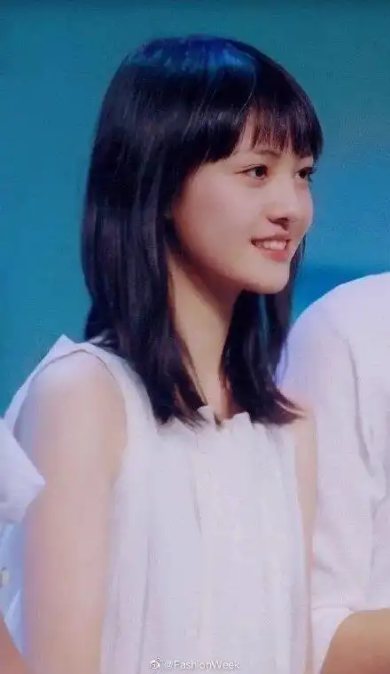 18岁的郑爽旧照曝光令人惊艳 18岁的郑爽长什么样难怪被叫小仙女