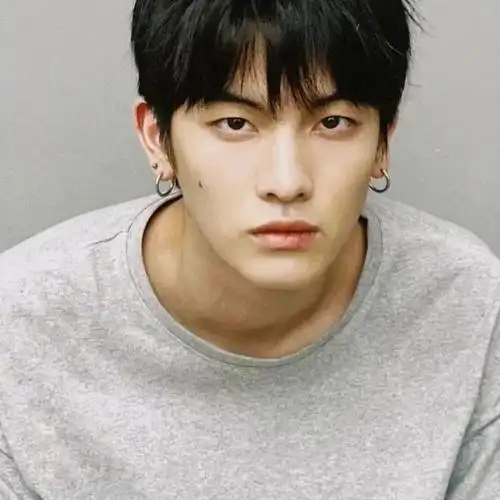 2023高清俊秀五官端正正派男生头_男生头像_我要个性网