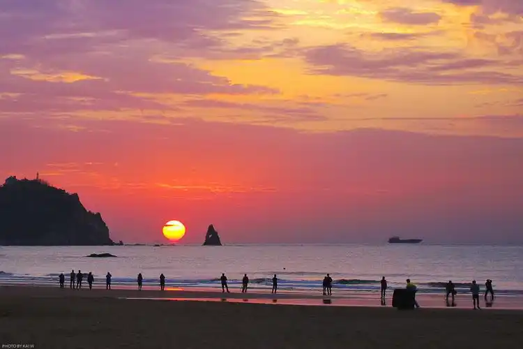 青岛俱乐部  石老人日出 [1楼] 石老人日出 点击图片可幻灯浏览