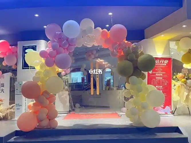 蛋糕店开业布置小清新的气球配色