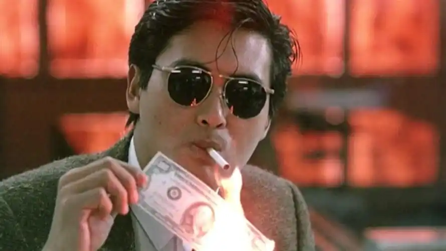 用钱点烟来源电影,发哥1986年「英雄本色」