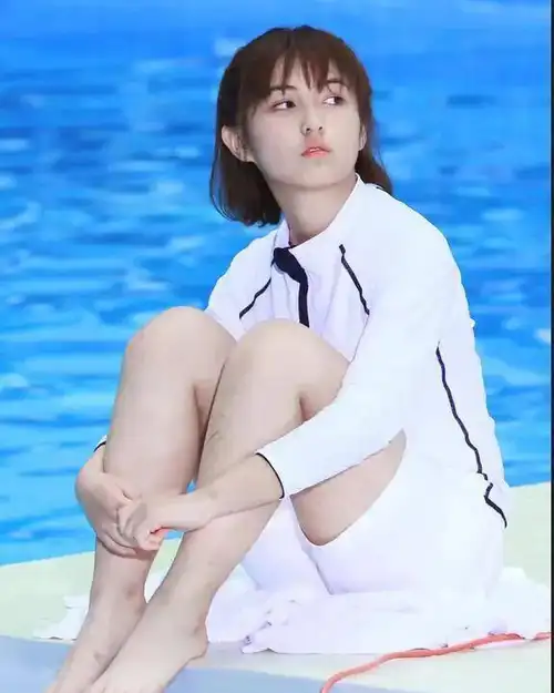 零零后影视新秀青春活力少女-张子枫