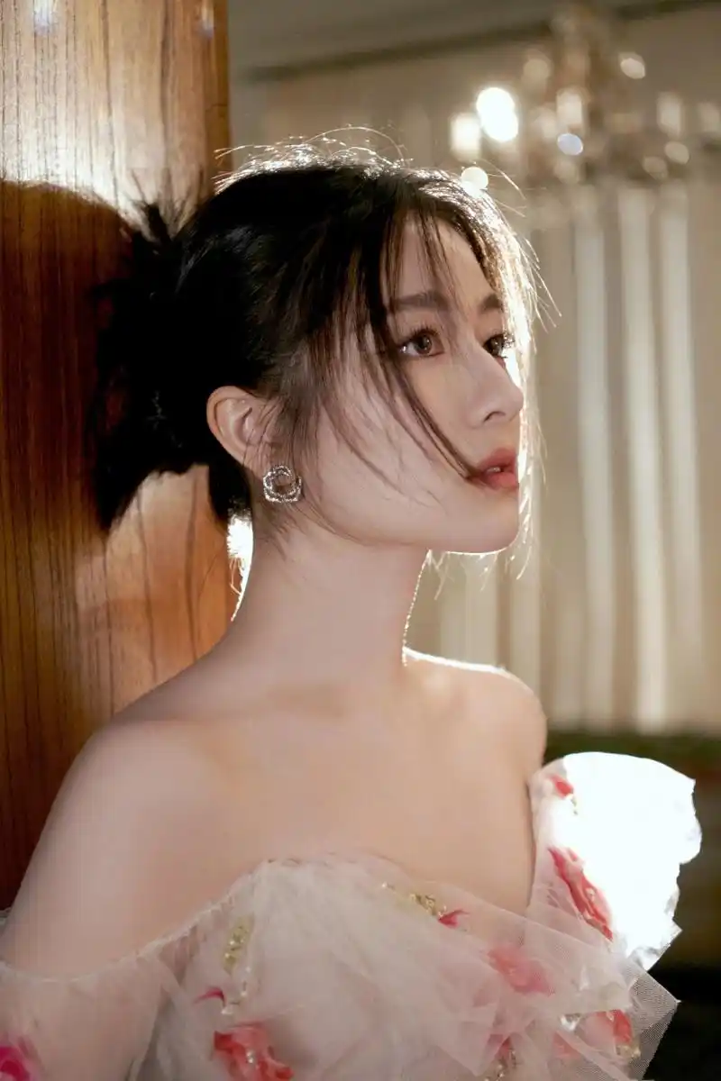 李兰迪花朵抹胸纱裙花仙子造型