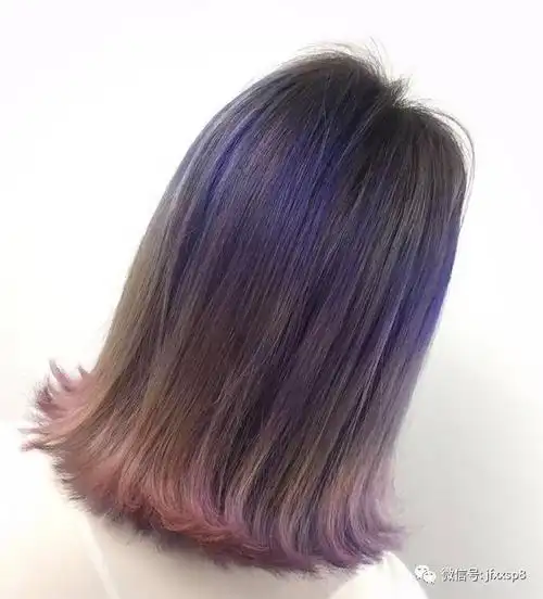 今年秋季流行染发梢"