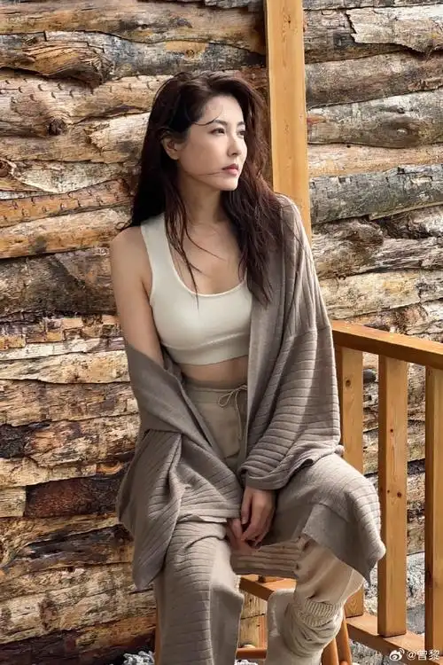 #曾黎秋冬护脚脖子的方式#