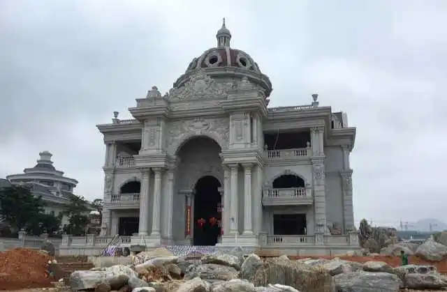 福清这别墅不仔细看 小编还以为是教堂呢?