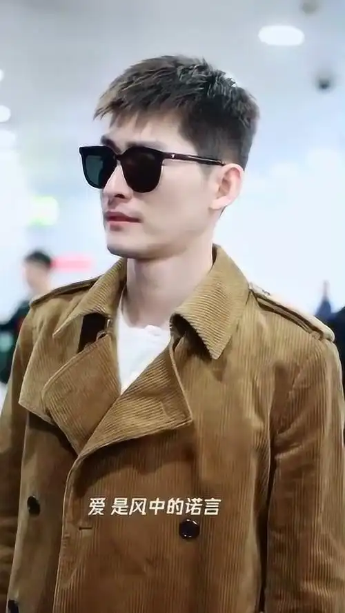 张翰现身机场,剪了寸头后又帅出新高度,难怪那么多人喜欢