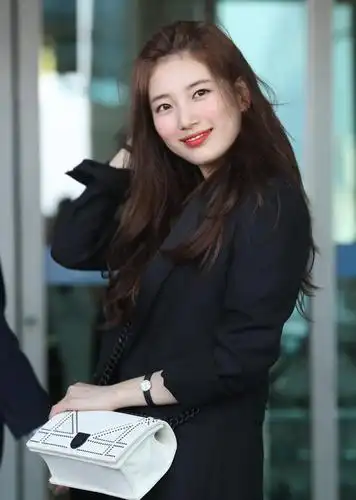 "国民初恋"崩坏啦60suzy秀智发福机场照上热搜!