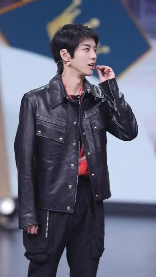 歌手华晨宇,性格内敛,才华横溢,来看帅气写真照