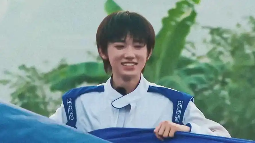 宋亚轩来源:微博 - 堆糖,美图壁纸兴趣社区