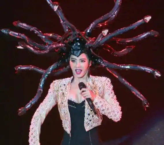 4个版本的美杜莎,第1位最经典,第2位最萌_辛芷蕾_蔡依林_故事