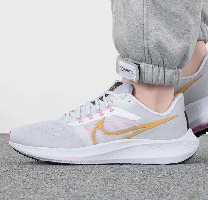 nike耐克女鞋新款休闲运动轻盈时尚跑步鞋,软底软面超舒适, - 抖音