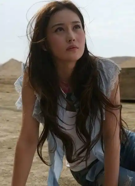 张馨予大家都非常熟悉,她以性感的身材,模特出道,粉丝非常的多,也有