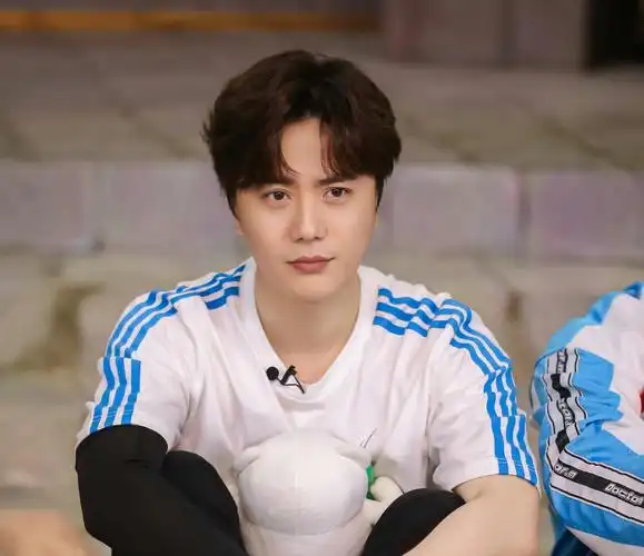 陆虎公开恋情思念成曲让我爱的那个小提琴女孩来演奏好浪漫