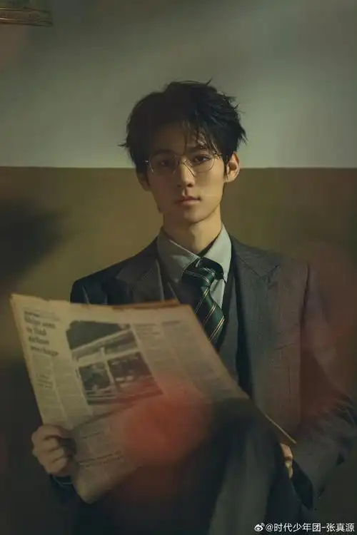 我的老天奶啊 张真源戴眼镜好帅!好禁欲