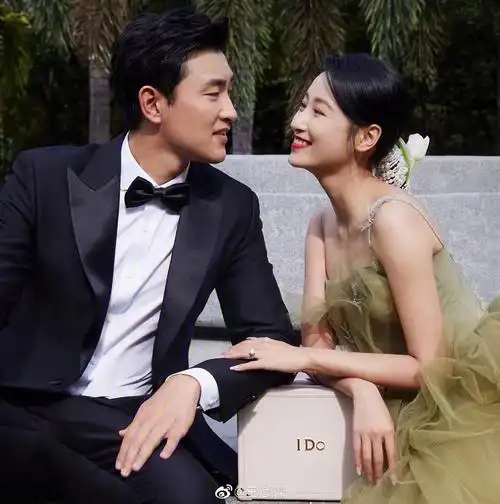 王彦霖定制皇冠婚戒 人生只要两次幸运就好;一次遇见你,一次走到底.