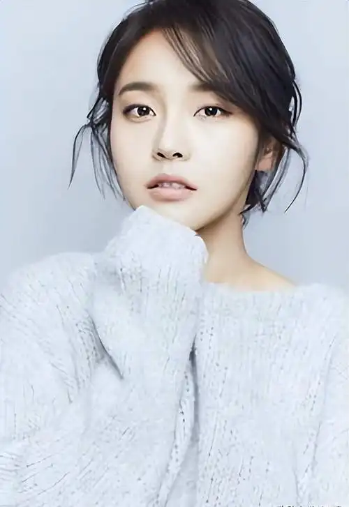 "冻龄女神"张佳宁:拒绝认亲父,百万豪宅送母,出道14年零绯闻