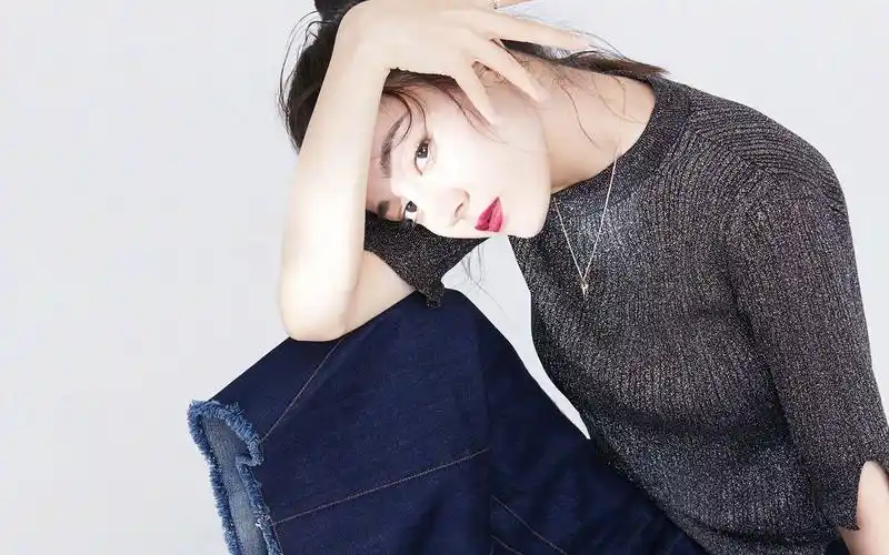 迪丽热巴迷人性感杂志写真图片桌面壁纸