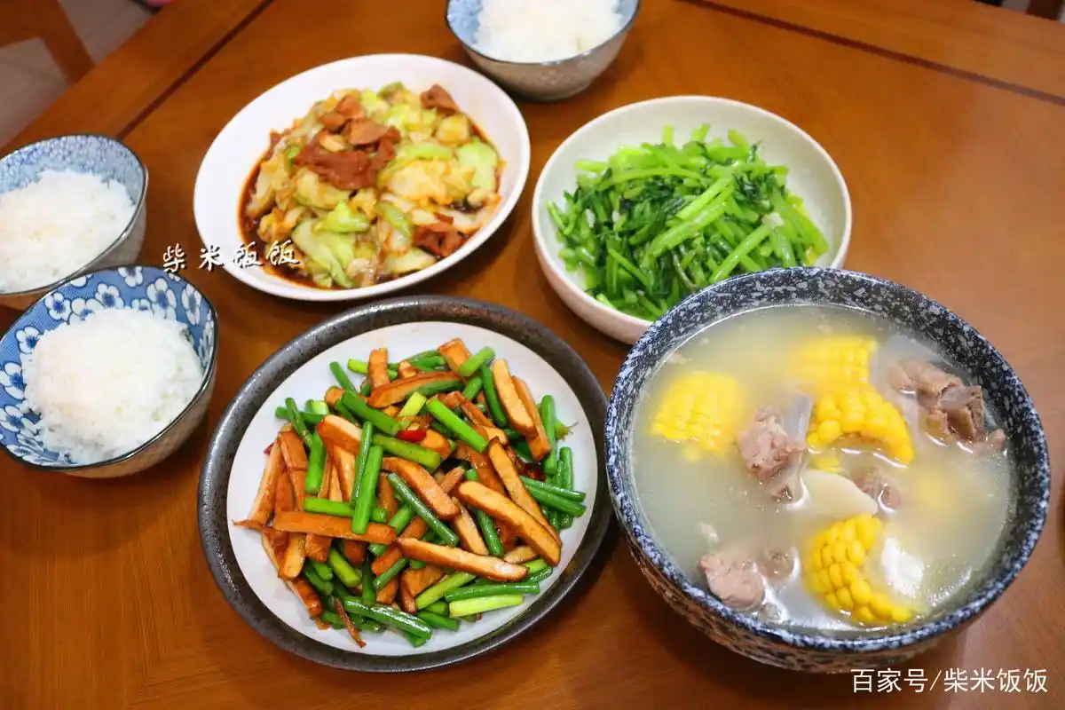我家晚餐,3个家常菜1个汤,朋友说:这搭配太好了