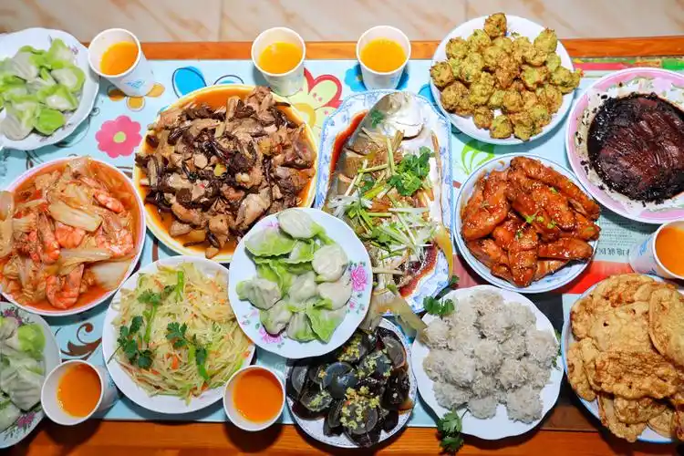 这是一道凝聚爱心的大餐,一桌丰盛的情感盛宴,一份情真意切的美好心意