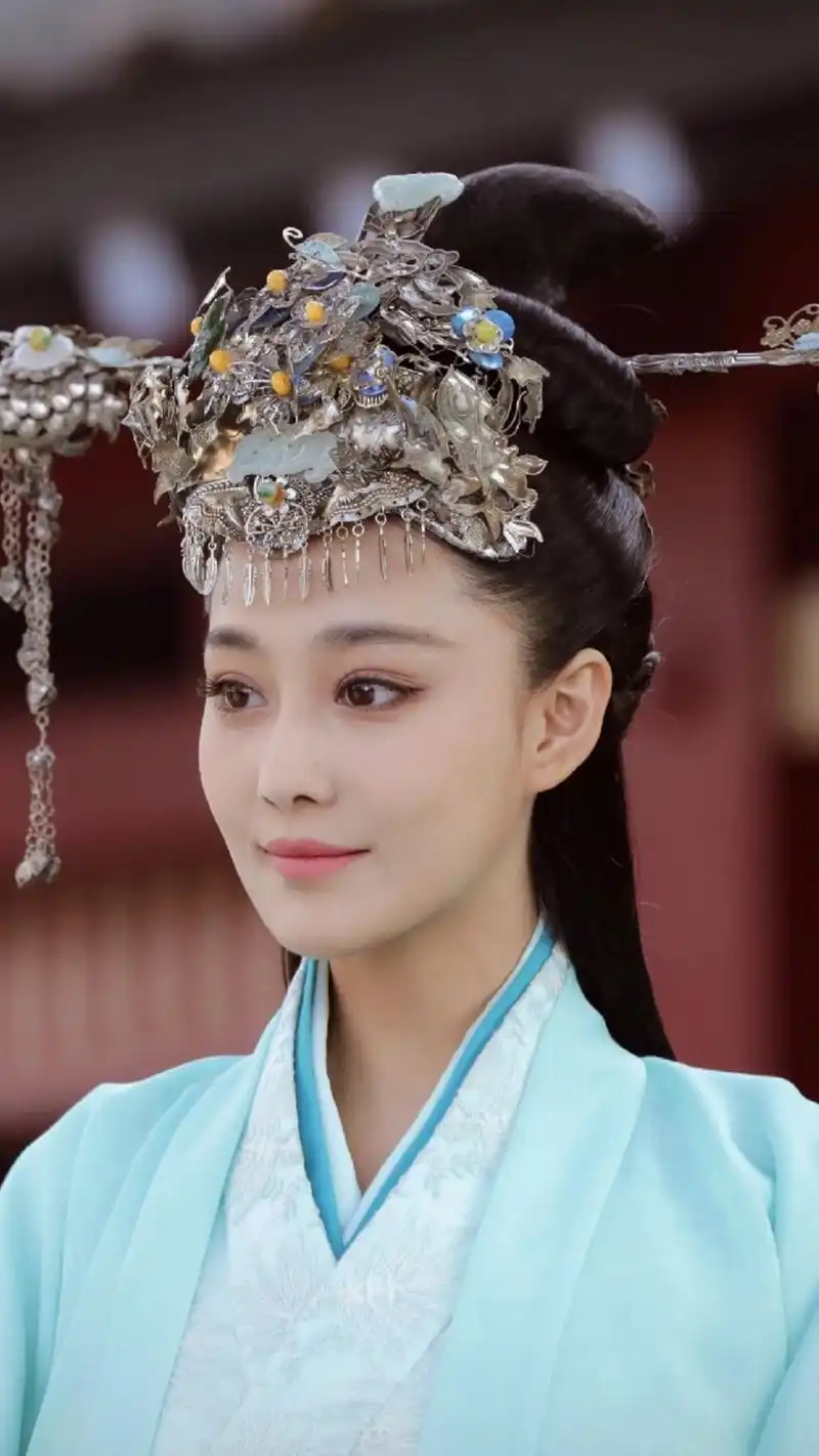 张馨予近照这身材也太好了,细腰长腿身形窈窕颜值也高