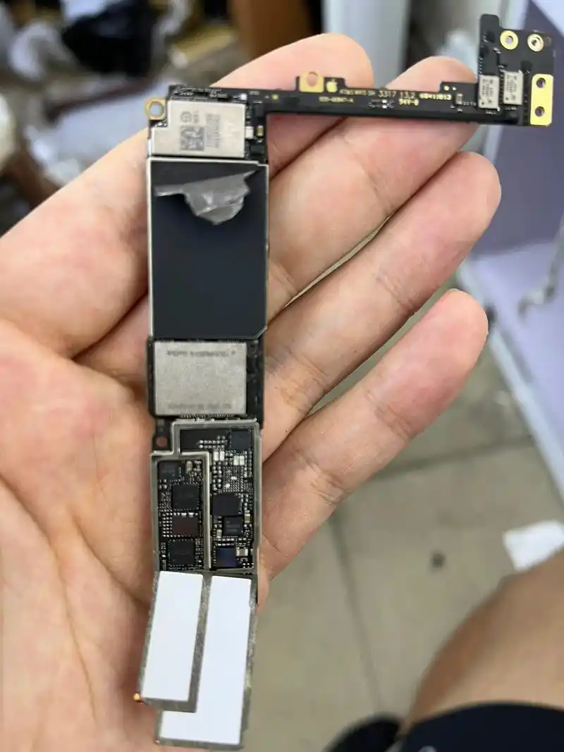 顾客今天拿来一个苹果手机,不开机 - 抖音