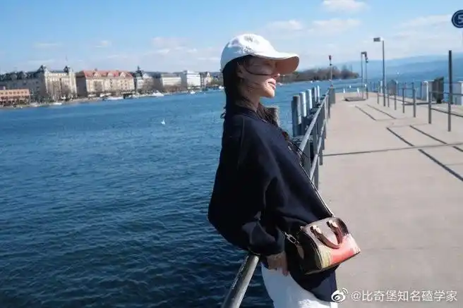 拍送达是有在认真记录生活的金晨呀,美女侧脸真的好美#金晨瑞士plog