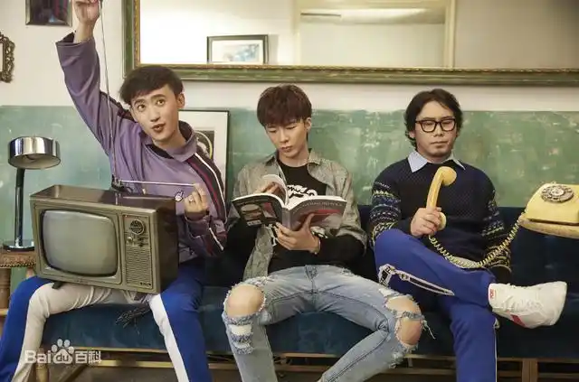 摩登兄弟刘宇宁翻唱陈粒的这首《走马》多了些伤感的沧桑感