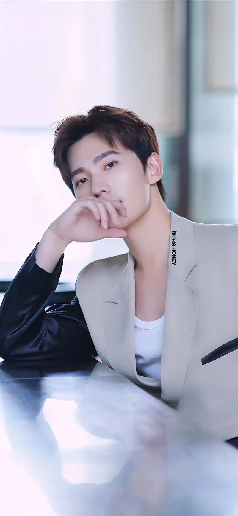 杨洋高清壁纸 | 27期  上辈子一定是碳酸饮料吧? 不然怎 - 抖音