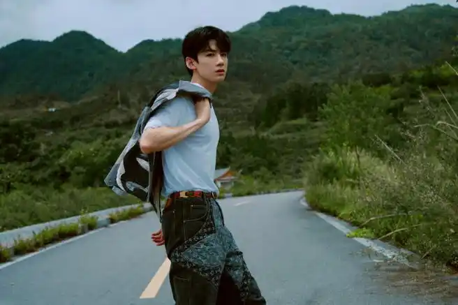 7215城市出逃,和@白敬亭一同感受大自然的疗愈.