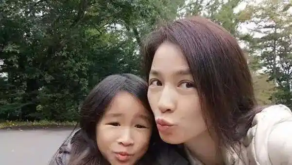 张庭女儿被吐槽像老鼠,亲自回应:我又不靠脸吃饭!