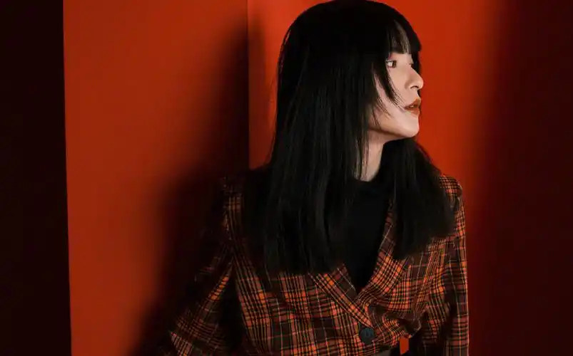 孙安可条纹西装甜酷写真图片