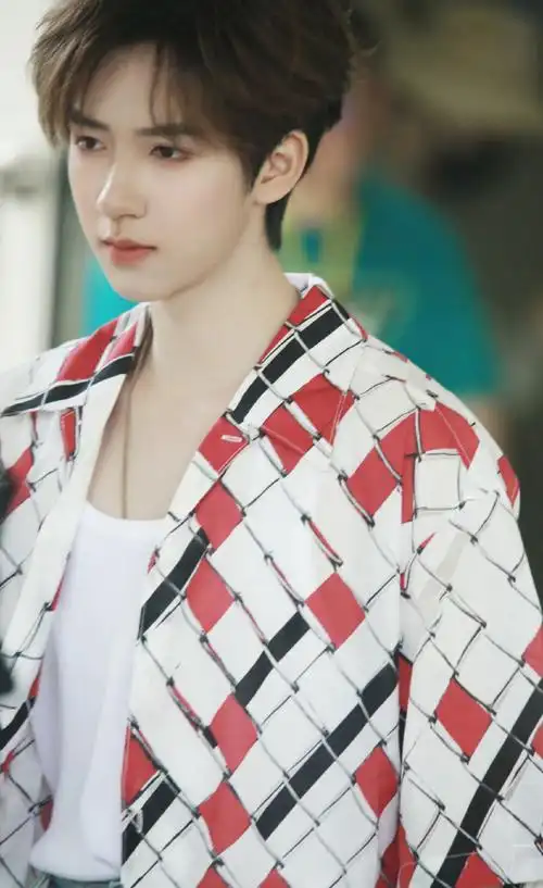 贺峻霖多巴胺毛衣