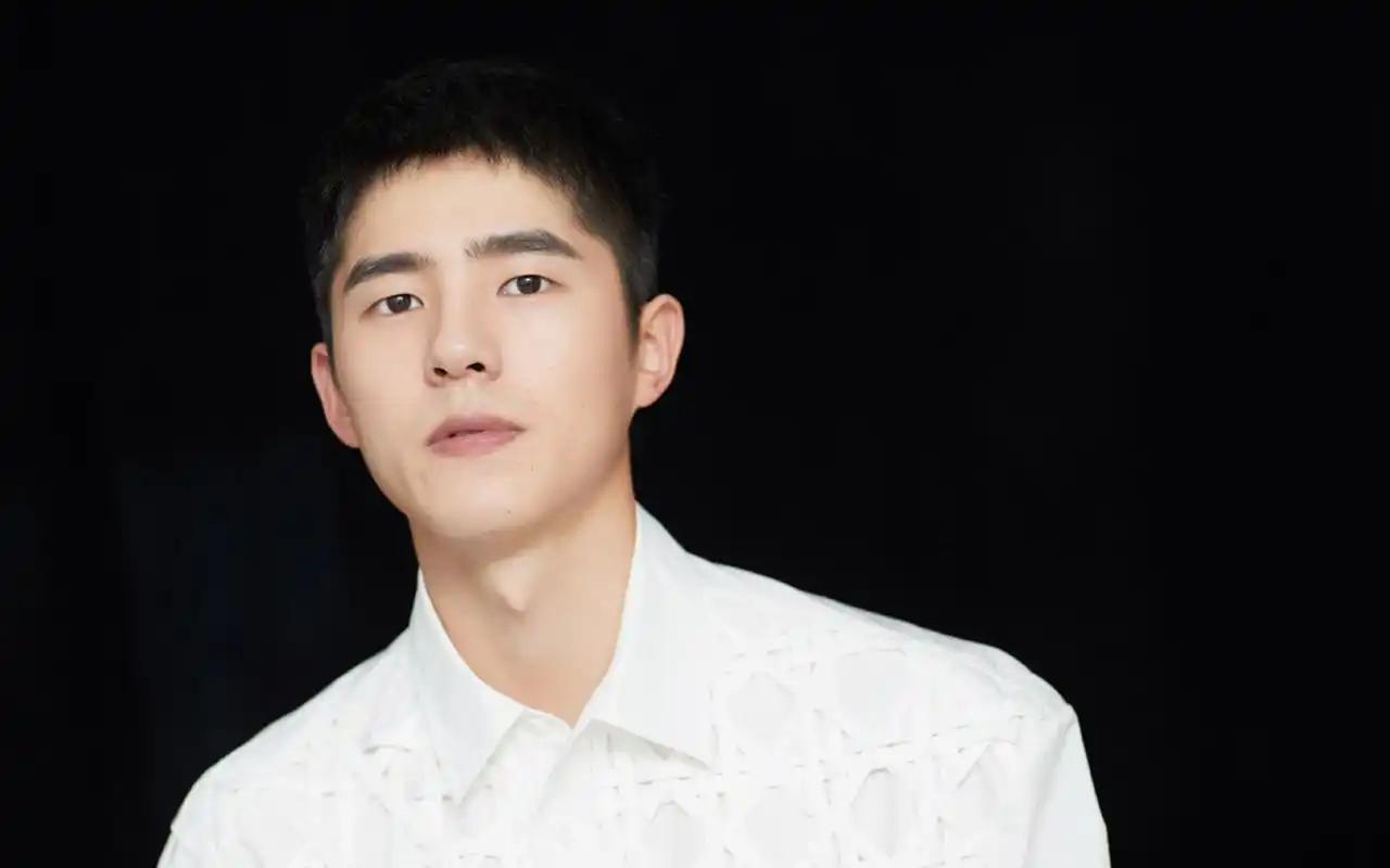 刘昊然帅气写真桌面壁纸