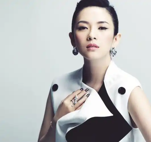 章子怡没能hold住汪峰,hold不住感情的流失,汪汪峰又找上了一个模特