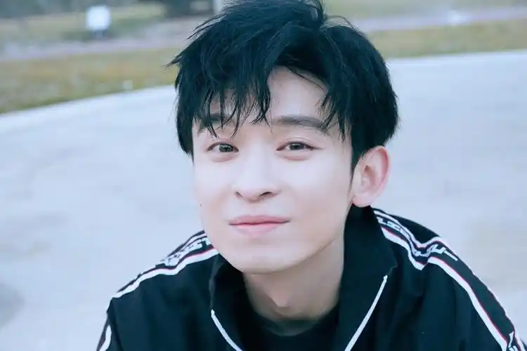 董子健盐系街拍曝光 你的冬日学长来了!