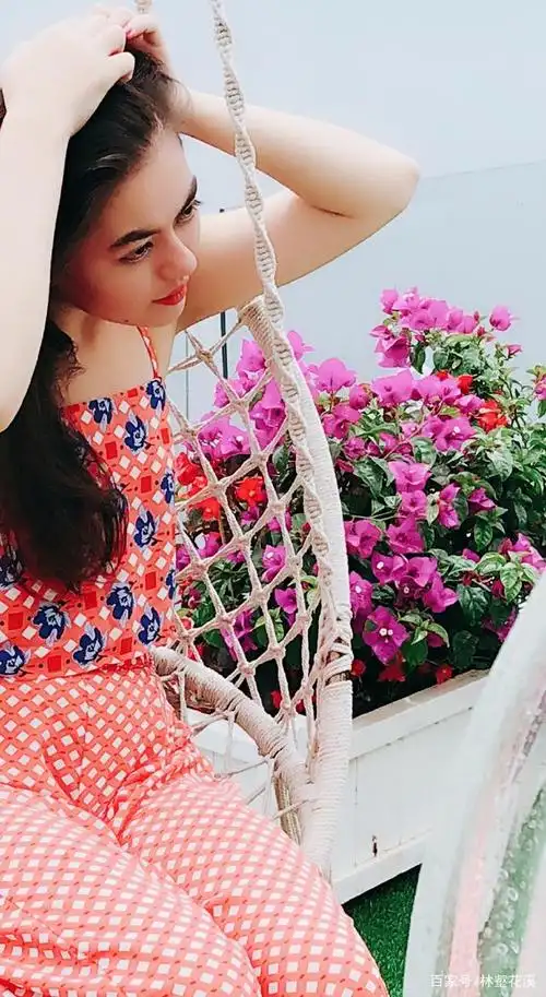 如春花开美少女,中美混血儿美人鱼maganhoff