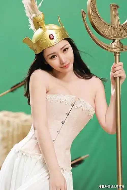 圣斗士星矢柳岩cos金发雅典娜网友我姐最美谁敢反驳