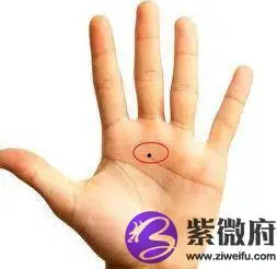 感情线上有痣会怎样1,在小指下方感情线上长痣的人在小指下方感情线上