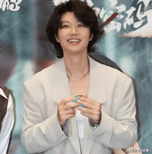 整容式减肥典范:赵荀!二牛绝对拥有无法抵挡的绝美妆容_mrb_角色_形象