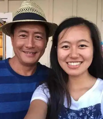 田小洁携妻子江珊女儿逛街,继父爱溢于言表!网友感动无限_腾讯新闻