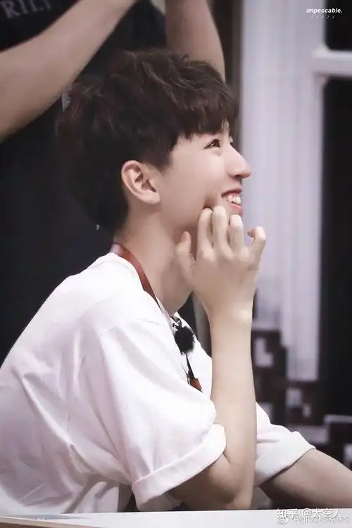 有没有什么王俊凯笑的很开心的图片